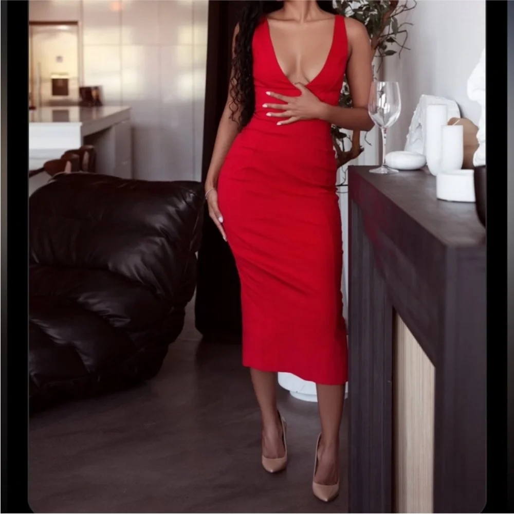 HOUSE OF CB 'Cece' Red‎ Rose Plunge Maxi Dress NWOT size S - Picture 10 of 10